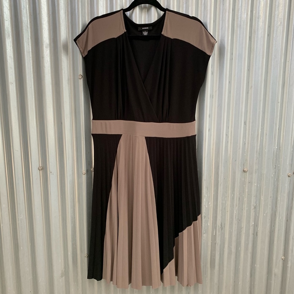 ALFANI Asymmetrical Color Block Black & Tan A-Line Dress Subtle Pleated Skirt